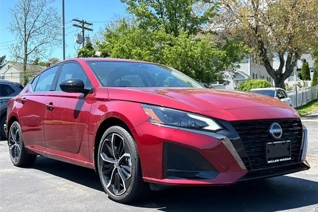 2025 Nissan Altima 2.5 SR photo 1