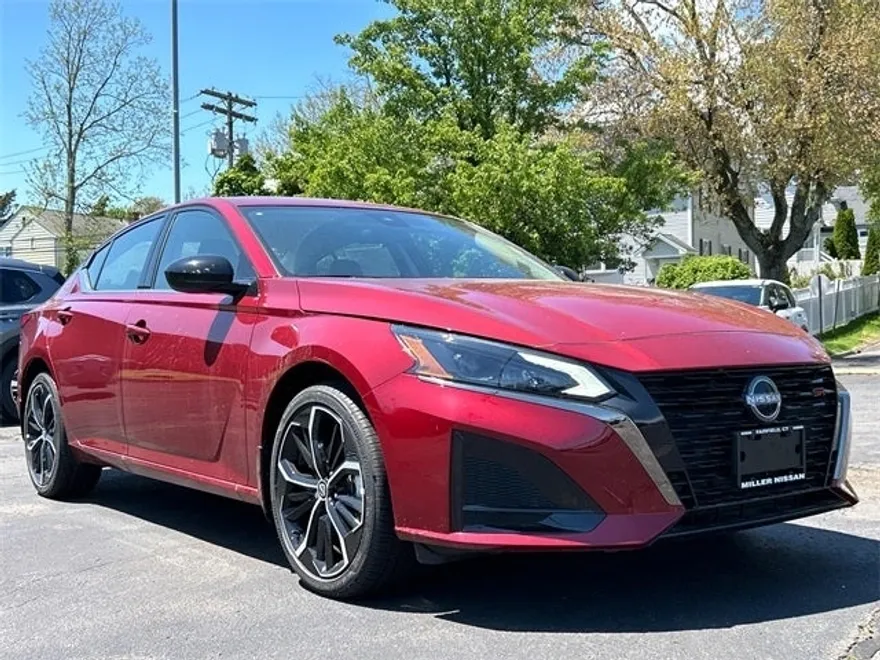 2025 Nissan Altima 2.5 SR photo 1