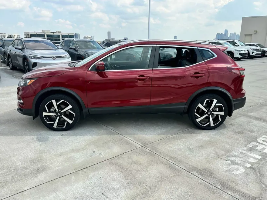 2022 Nissan Rogue Sport SL photo 1