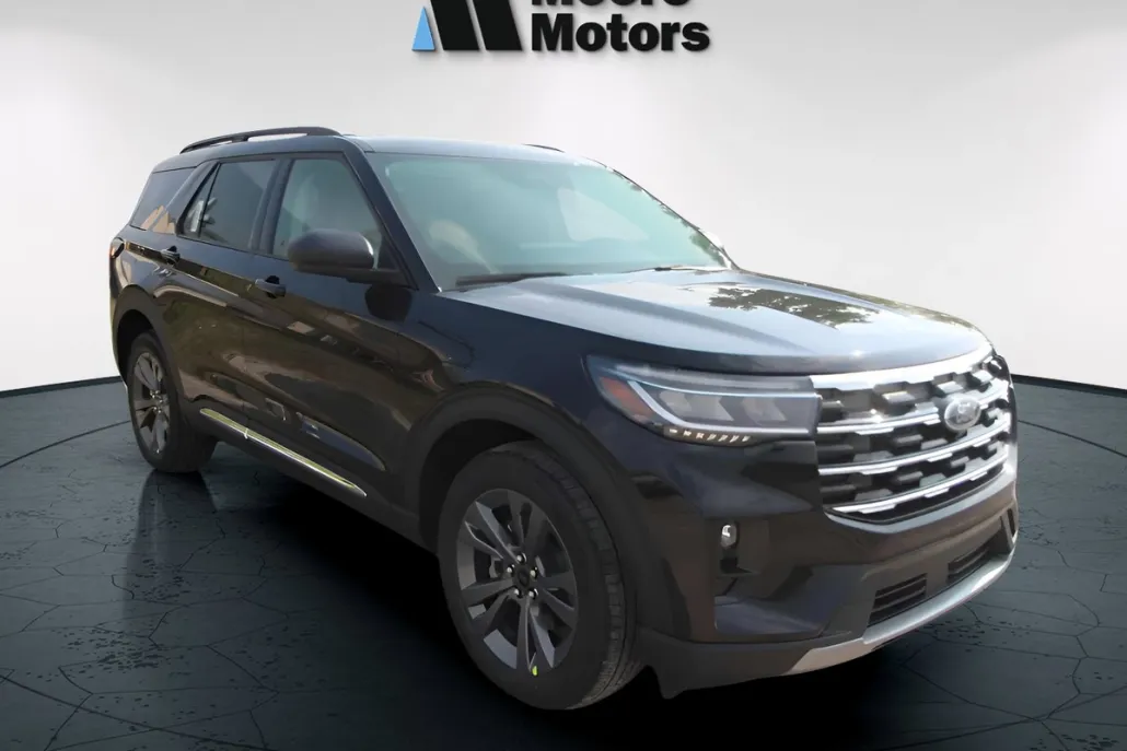 2025 Ford Explorer photo 1