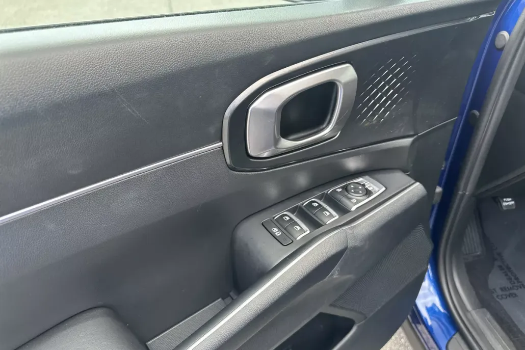 2023 Kia Sorento S photo 1