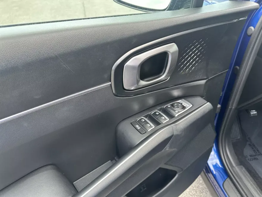 2023 Kia Sorento S photo 1
