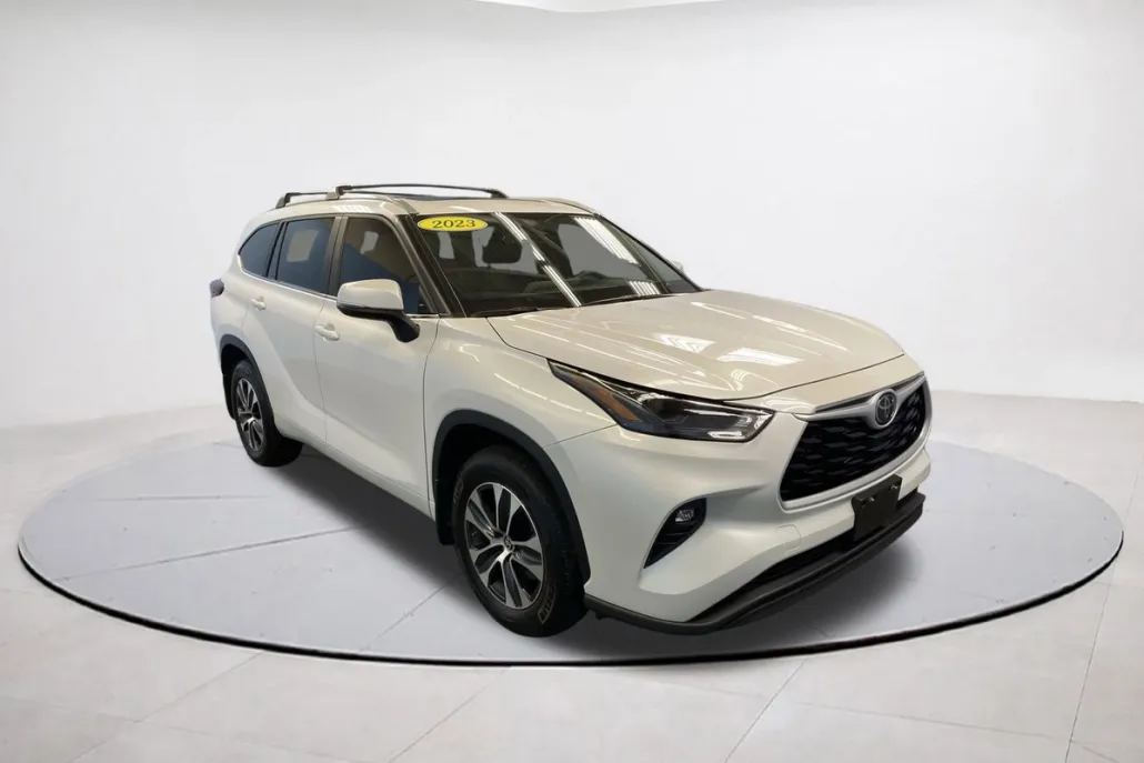 2023 Toyota Highlander XLE photo 1