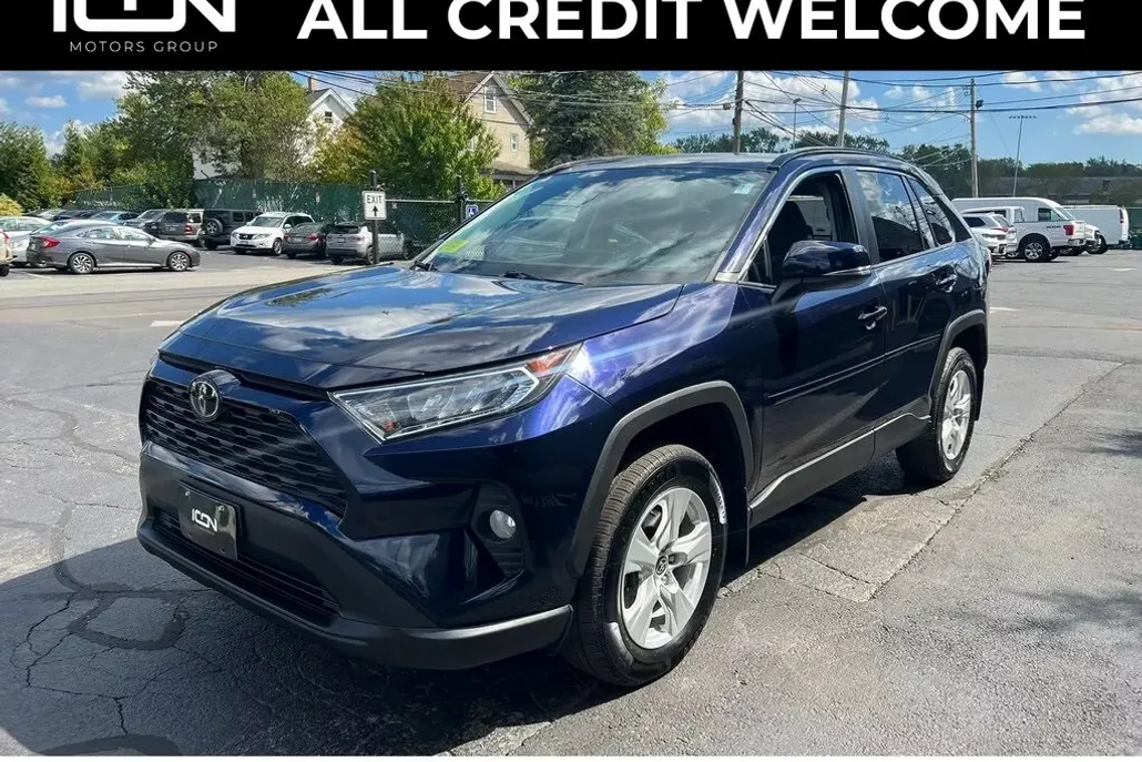 2020 Toyota RAV4 XLE photo 1