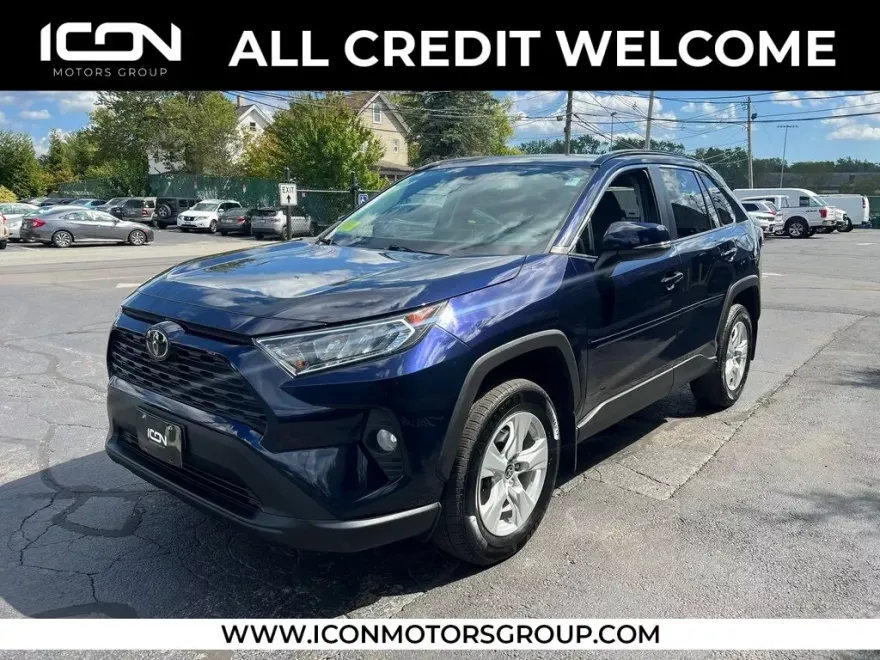 2020 Toyota RAV4 XLE photo 1