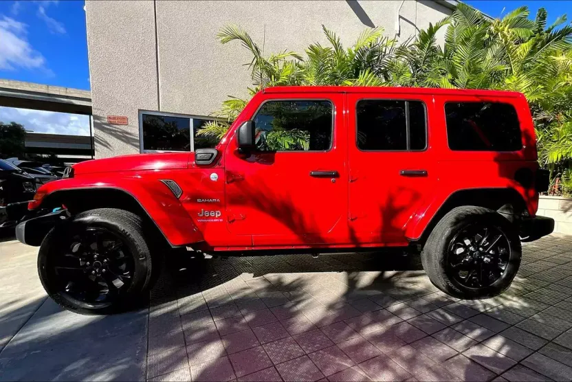 2024 Jeep Wrangler 4xe Sahara photo 1
