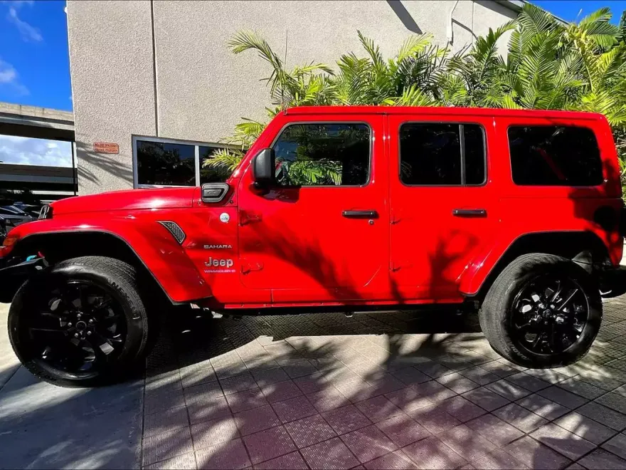 2024 Jeep Wrangler 4xe Sahara photo 1