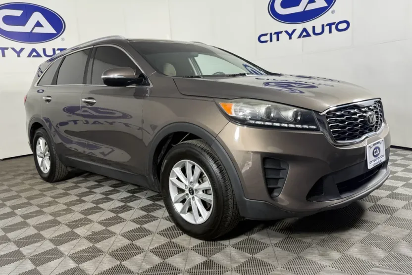 2019 Kia Sorento LX photo 1