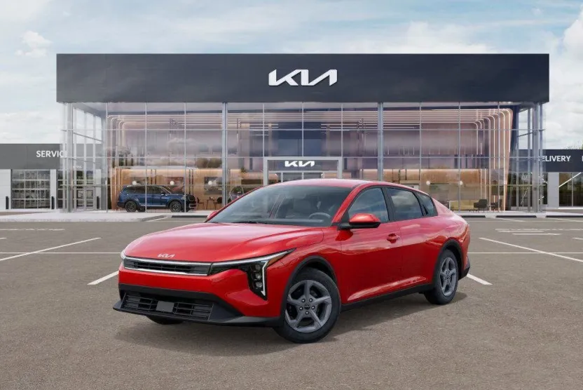 2025 Kia K4 LXS photo 1
