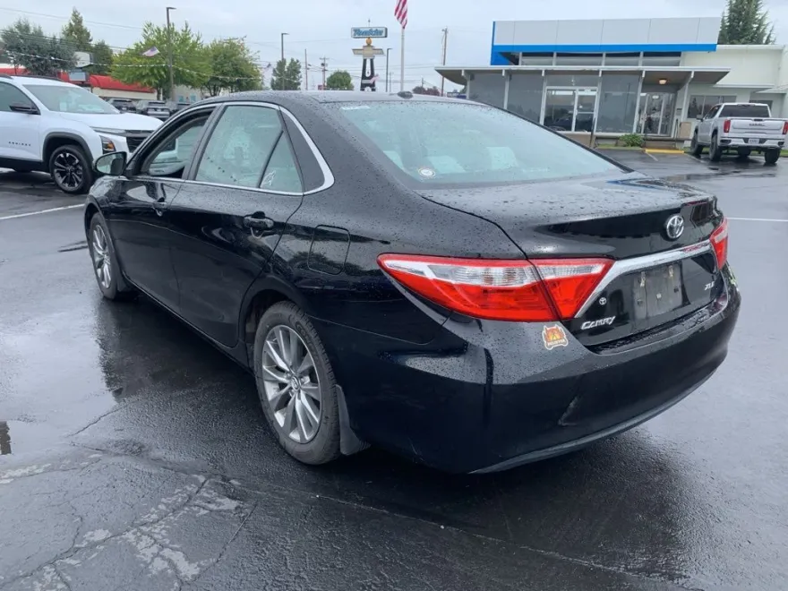 2015 Toyota Camry XLE photo 1