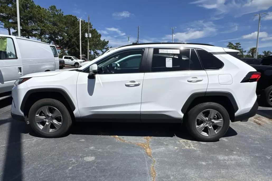 2024 Toyota RAV4 XLE photo 1