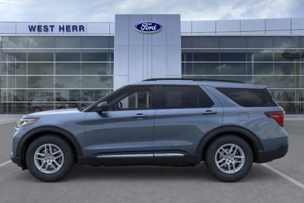 2025 Ford Explorer photo 1