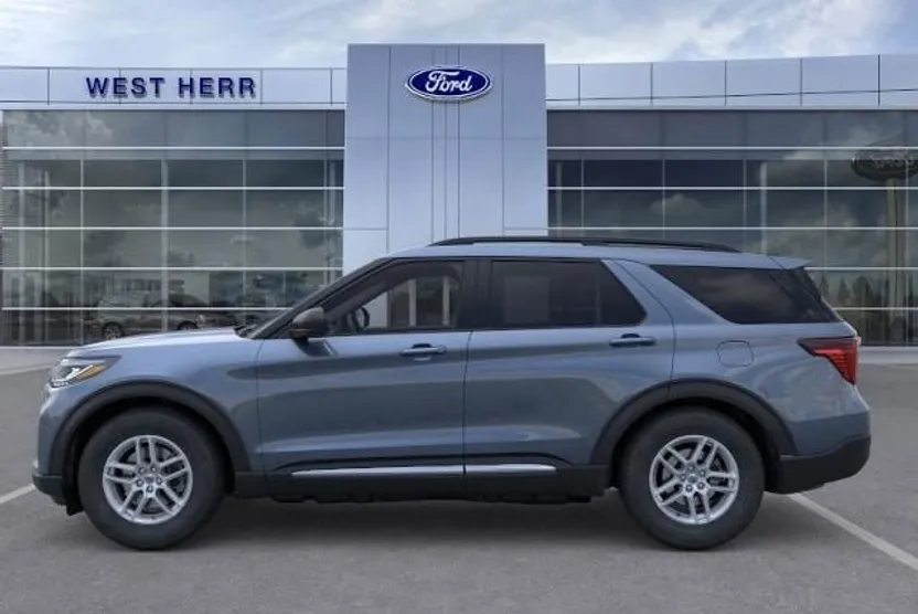 2025 Ford Explorer photo 1