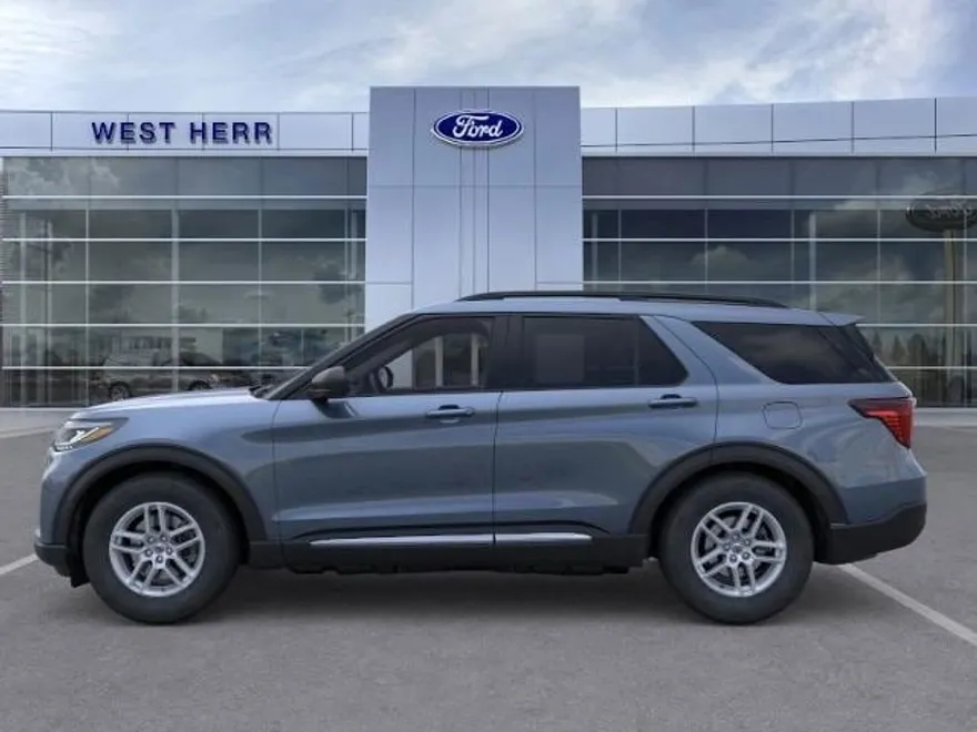 2025 Ford Explorer photo 1