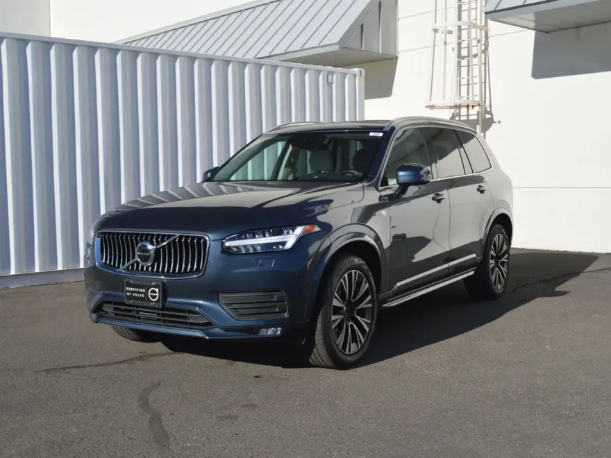 2022 Volvo XC90 T6 AWD Momentum photo 1