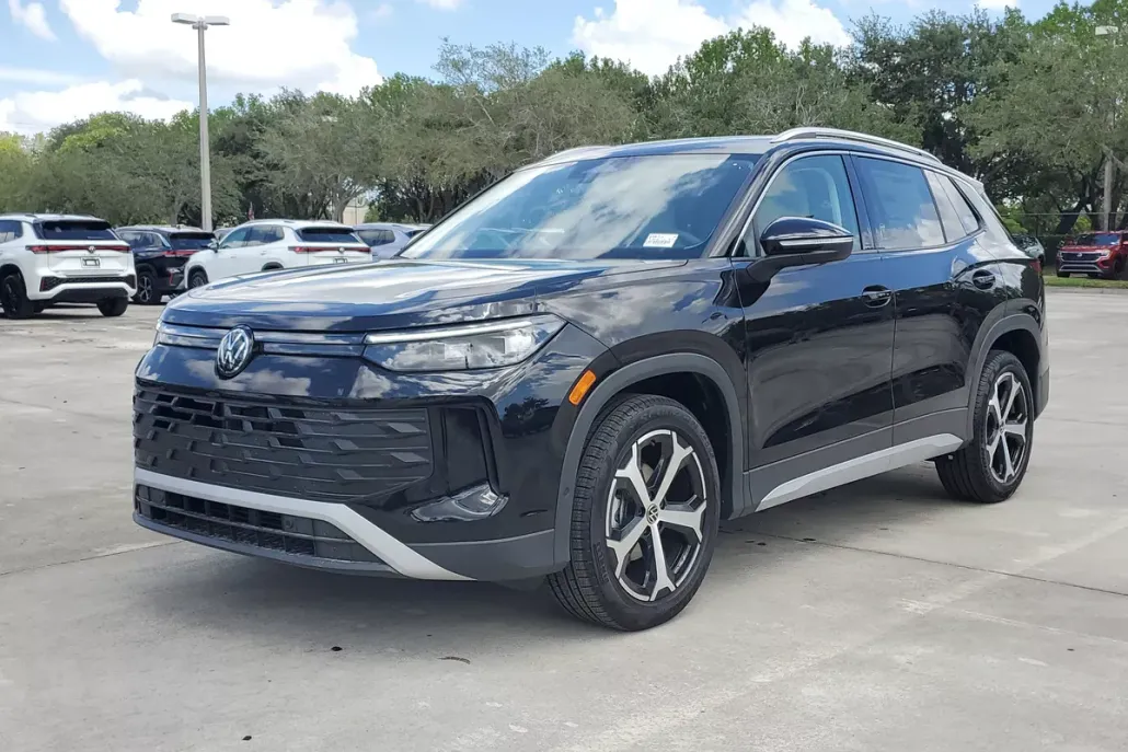 2025 Volkswagen Tiguan SE photo 1