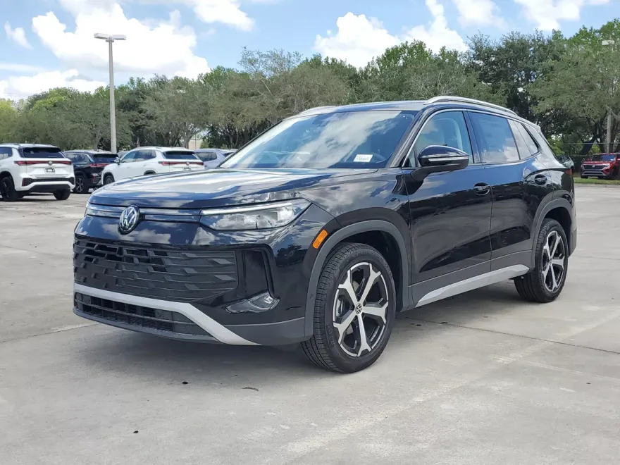 2025 Volkswagen Tiguan SE photo 1