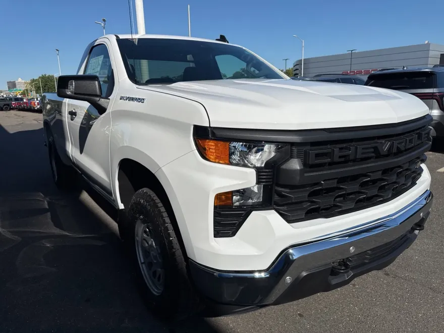 2025 Chevrolet Silverado 1500 photo 1
