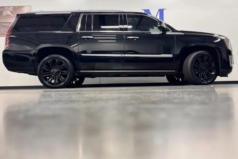 2018 Cadillac Escalade ESV Platinum Sport photo 1
