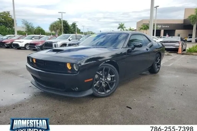 2022 Dodge Challenger R/T photo 1