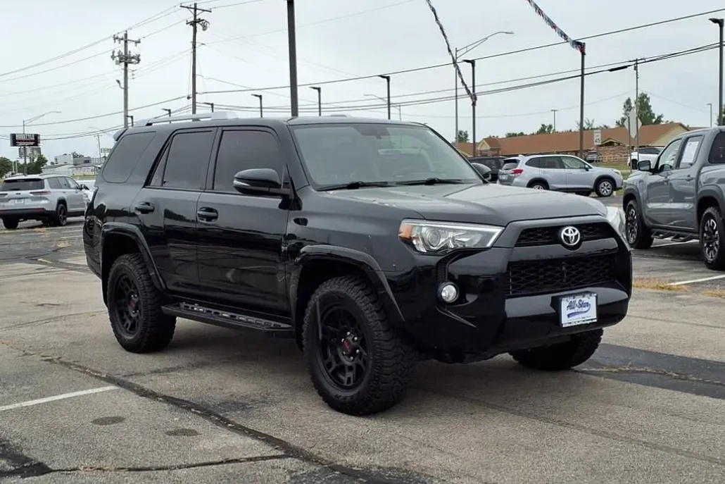 2018 Toyota 4Runner SR5 Premium photo 1