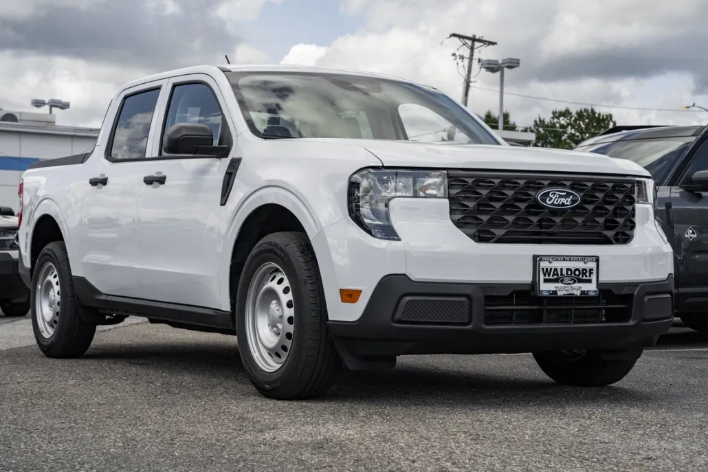 2025 Ford Maverick XL photo 1