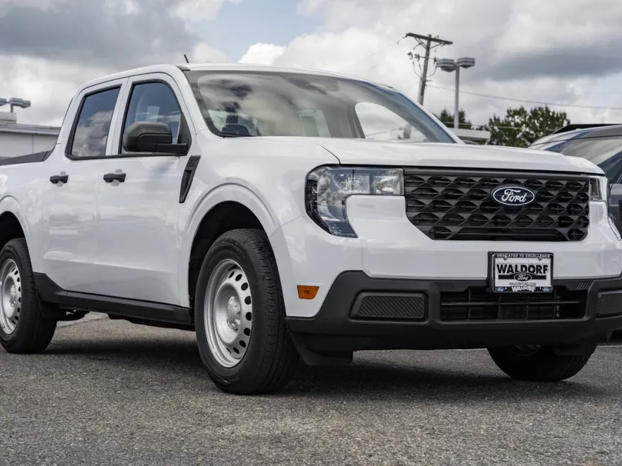 2025 Ford Maverick XL photo 1