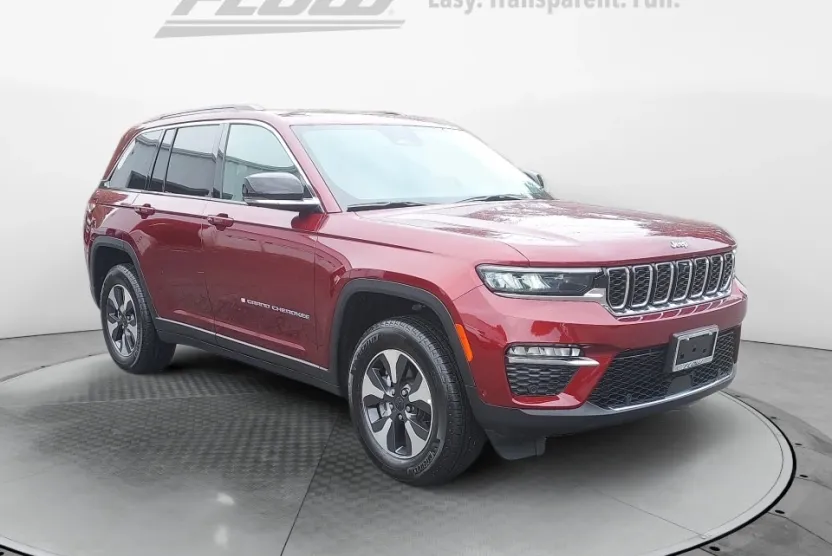 2024 Jeep Cherokee Limited 4xe photo 1