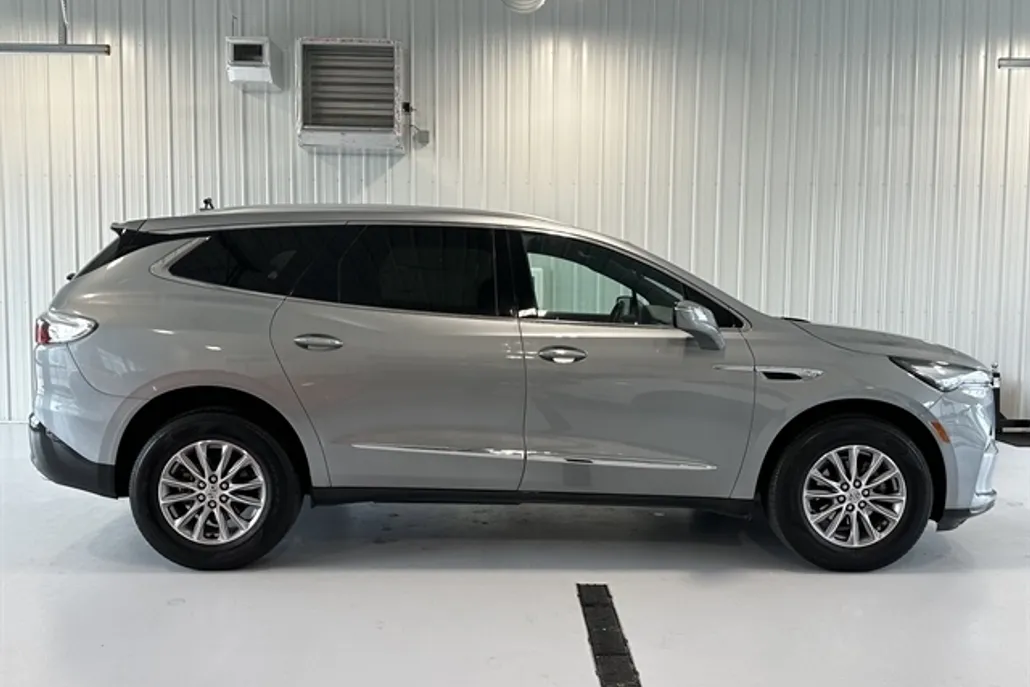 2024 Buick Enclave Premium photo 1