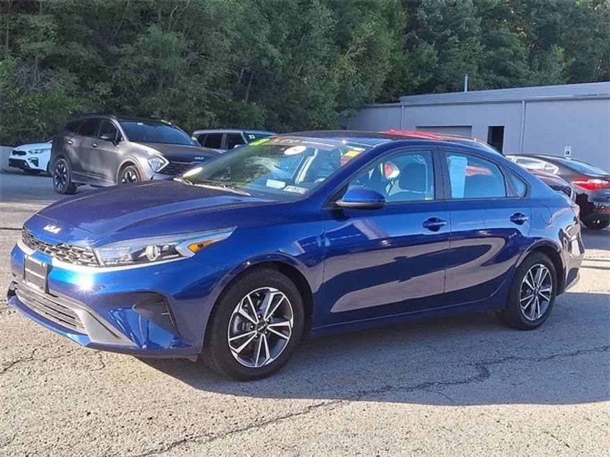2023 Kia Forte LXS photo 1