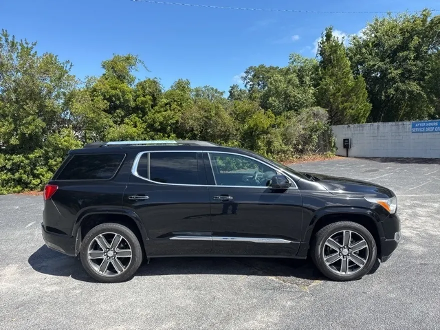 2017 Gmc Acadia Denali photo 1