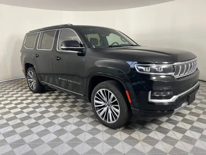 2023 Jeep Grand Wagoneer III photo 1