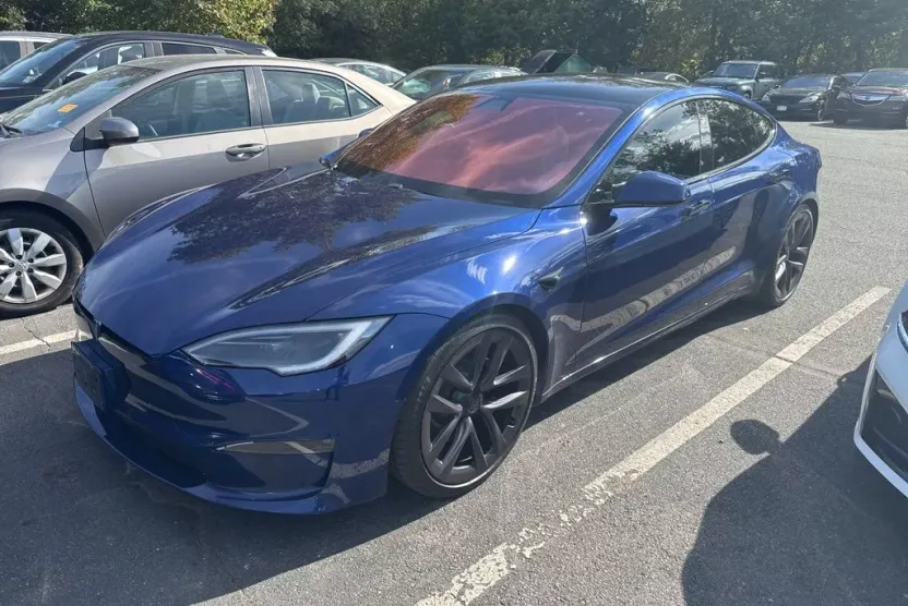 2022 Tesla Model S photo 1