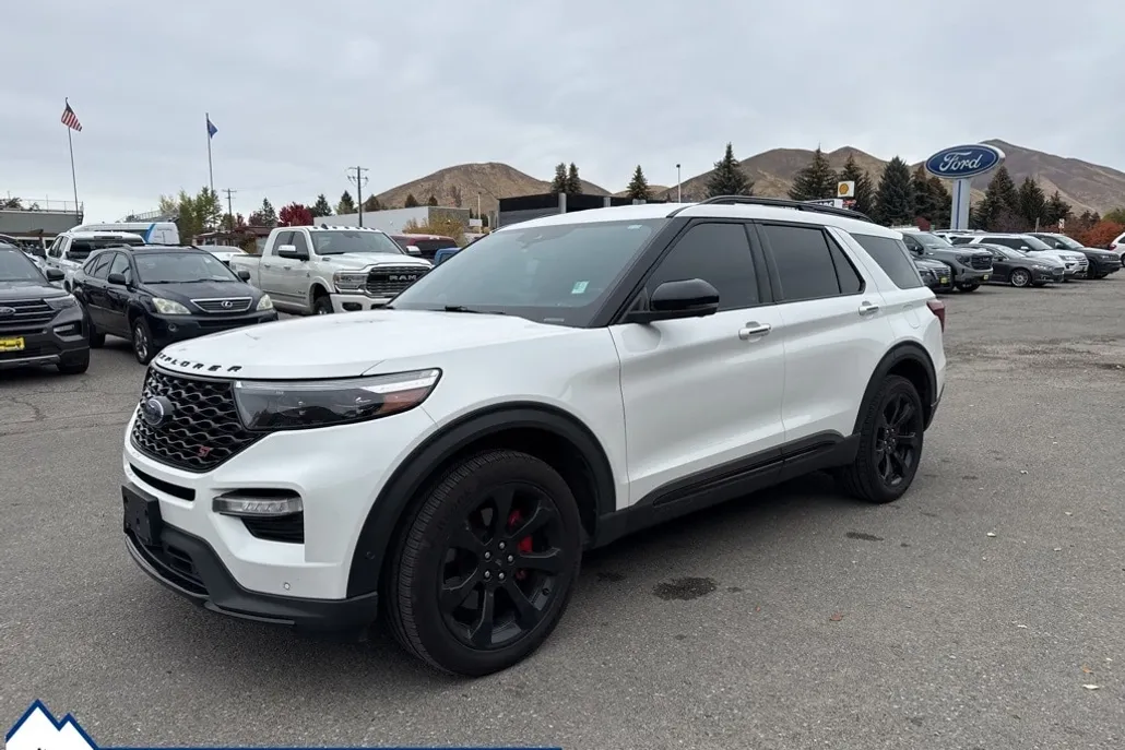 2022 Ford Explorer ST photo 1