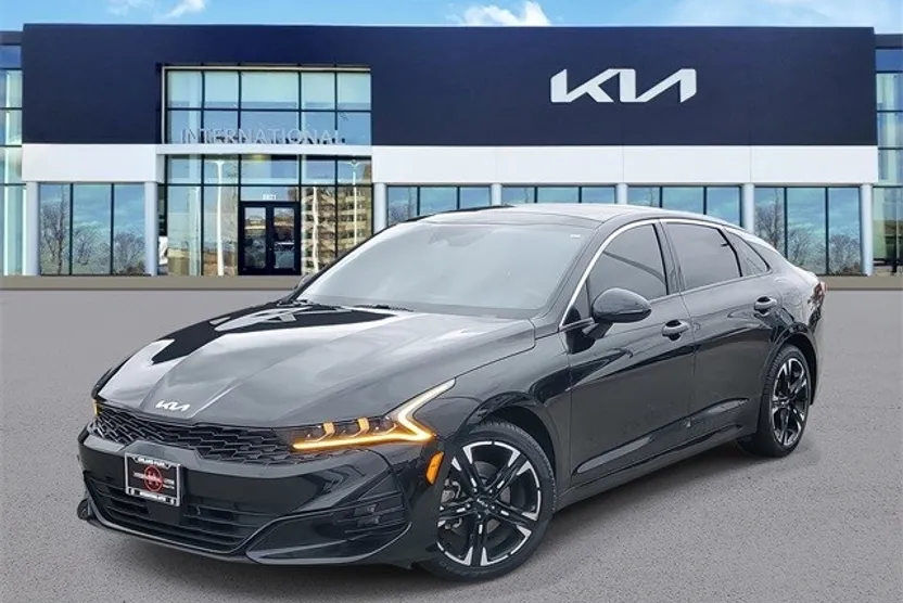 2023 Kia K5 GT-Line photo 1