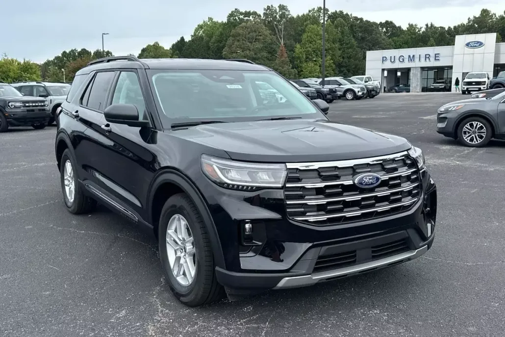 2025 Ford Explorer photo 1