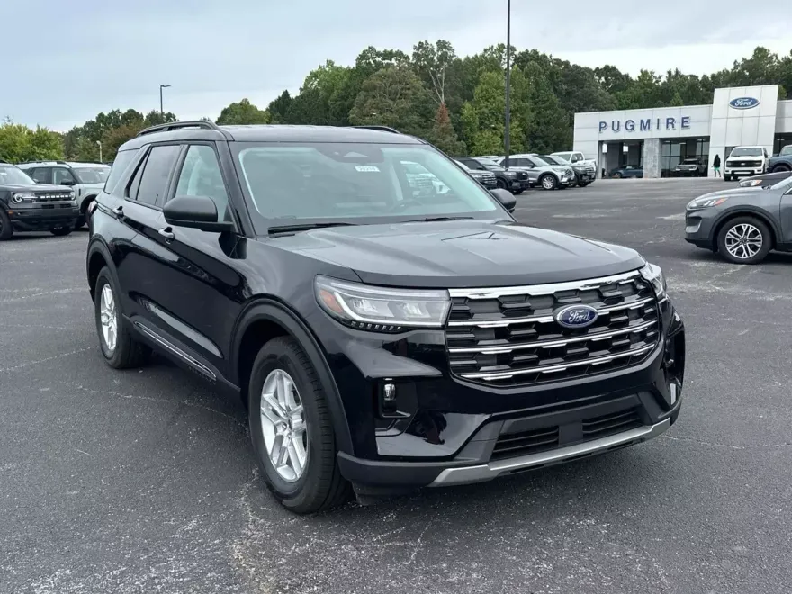 2025 Ford Explorer photo 1