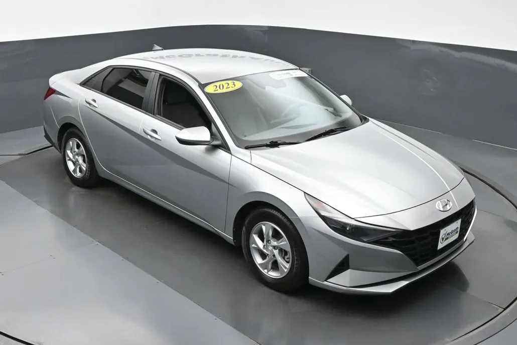2023 Hyundai Elantra SE photo 1