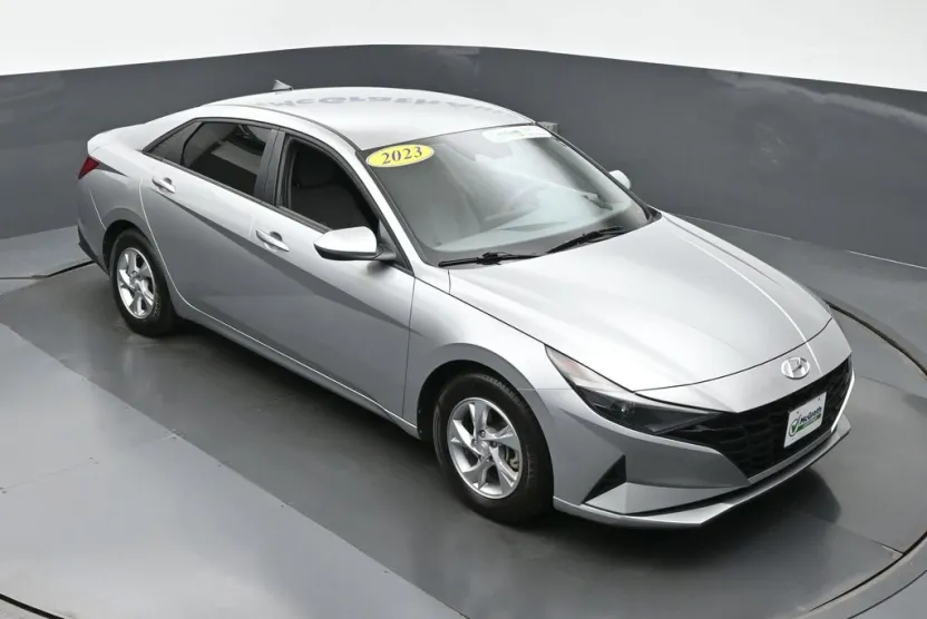 2023 Hyundai Elantra SE photo 1