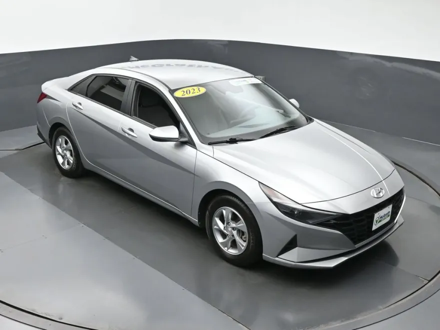 2023 Hyundai Elantra SE photo 1