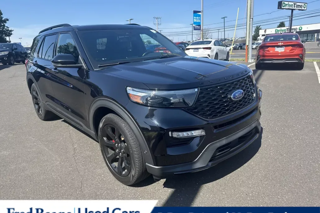 2022 Ford Explorer ST photo 1