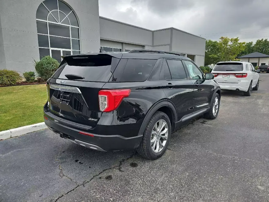 2021 Ford Explorer XLT photo 1