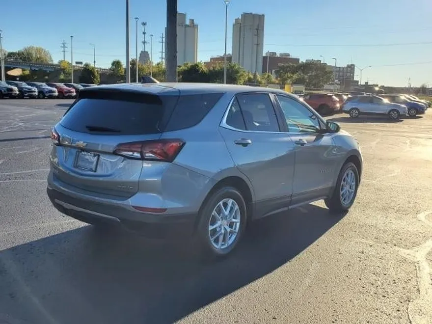 2023 Chevrolet Equinox LT photo 1