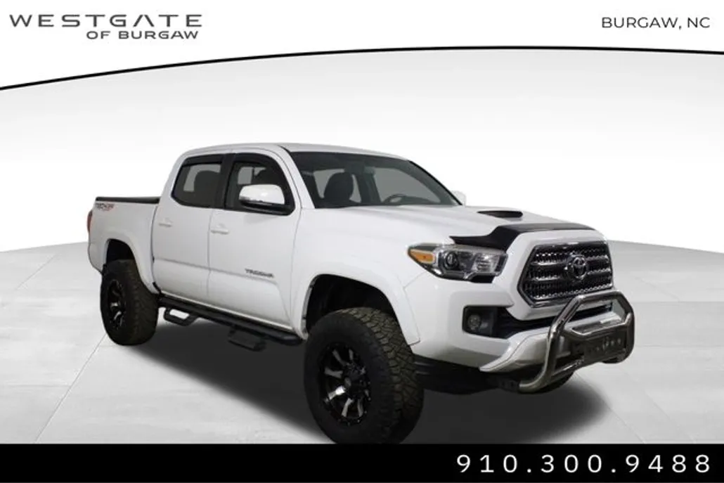 2017 Toyota Tacoma TRD Sport V6 photo 1