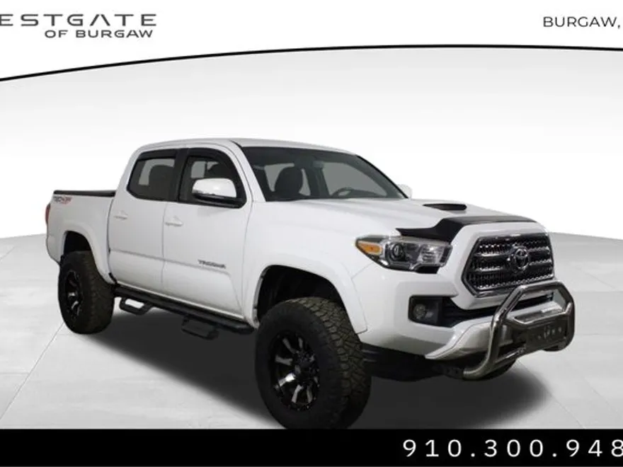 2017 Toyota Tacoma TRD Sport V6 photo 1