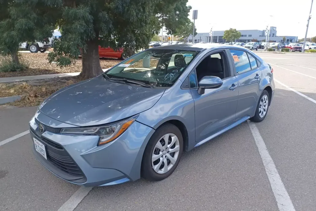 2024 Toyota Corolla LE photo 1