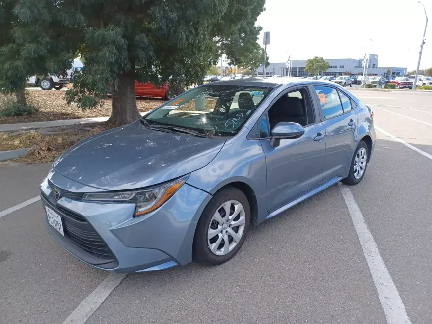 2024 Toyota Corolla LE photo 1
