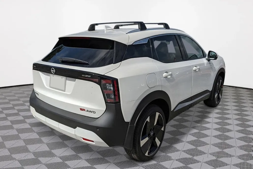 2026 Nissan Kicks SR photo 1
