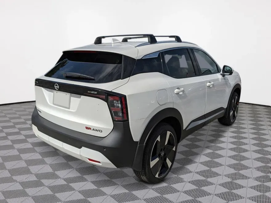 2026 Nissan Kicks SR photo 1