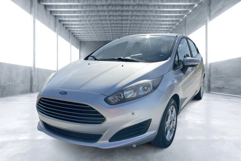 2016 Ford Fiesta SE photo 1